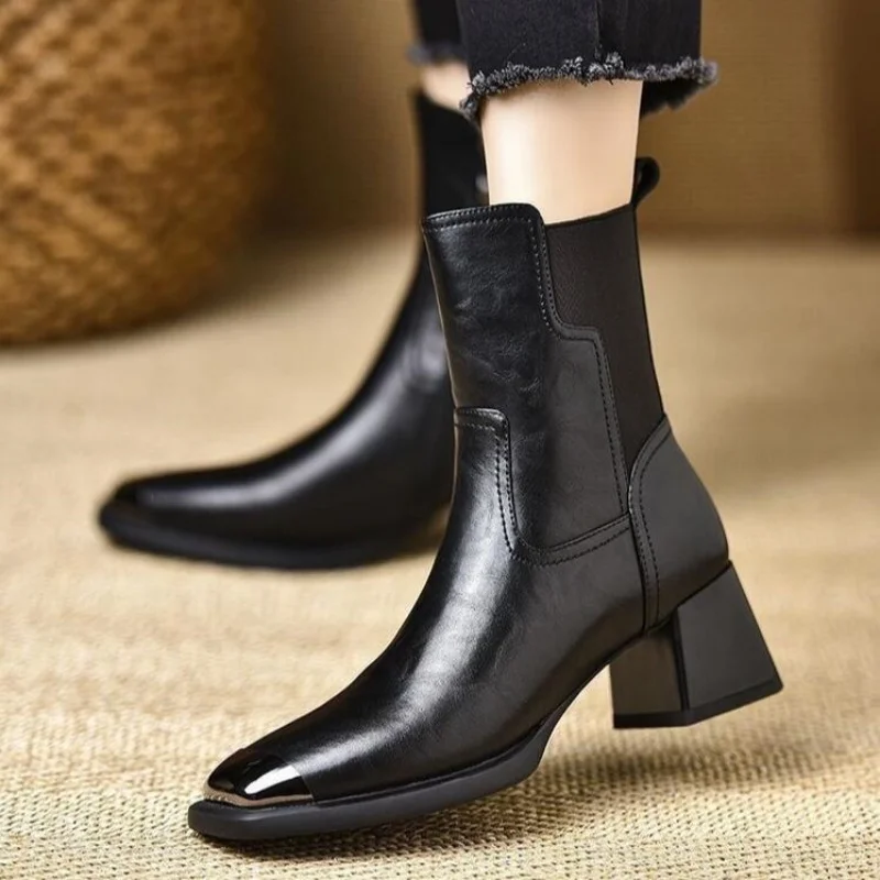 

2026 Autumn & Winter Women's Ankle Boots - Retro Leather Metal Toe Side Zipper Chunky Heel Fashion Short Boots Brown/Black