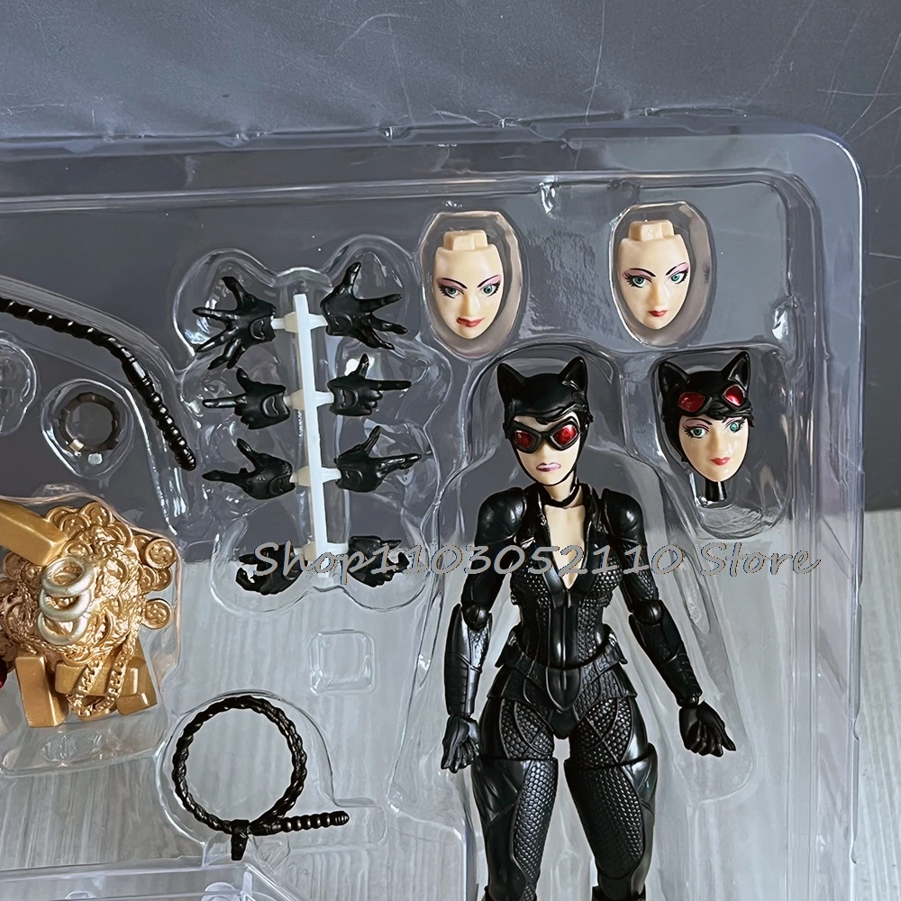 Revoltech Catwoman Action Figure Kaiyodo Amazing Yamaguchi Selina Kyle Anti-hero Collection Doll PVC Movable Model Toys