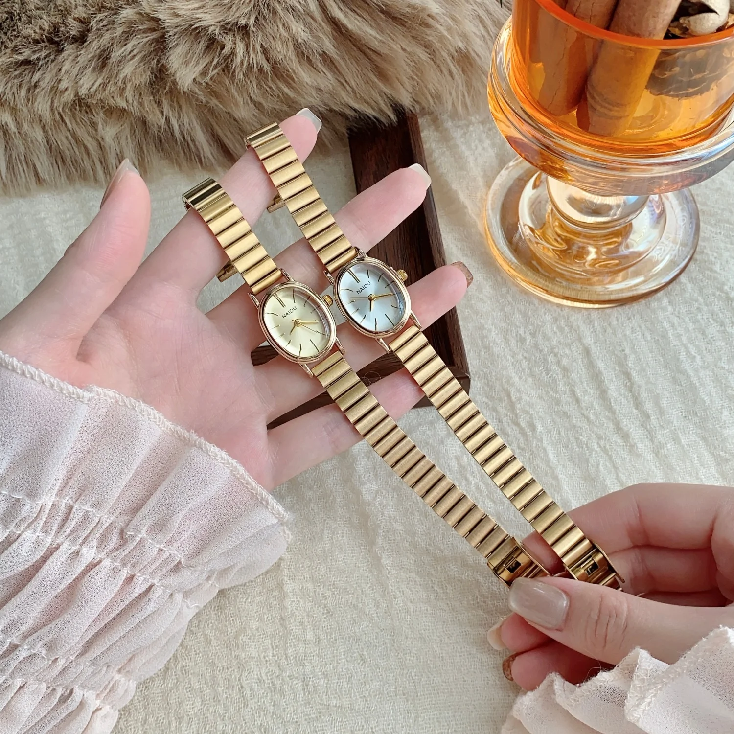 

NAIDU Simple Oval Small Dial Ladies Watches Gold Bracelet Steel Strap Quartz Wristwatch Minimalist Watch Woman reloj mujer