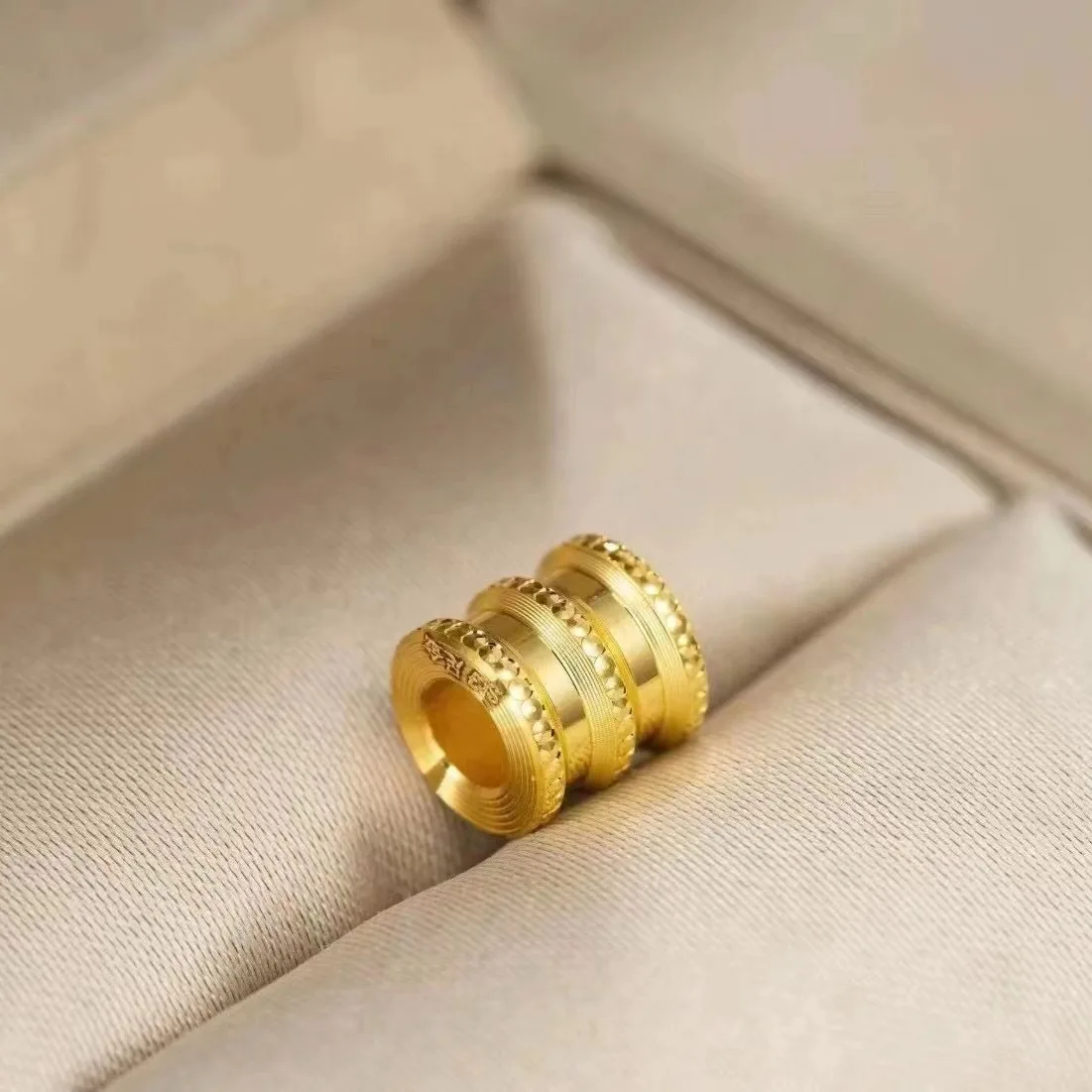 Real 18K Gold Cylinder Pendant for Woman Luxury AU750 Pendant Necklace Fine Jewelry High-quality Banquet Gift