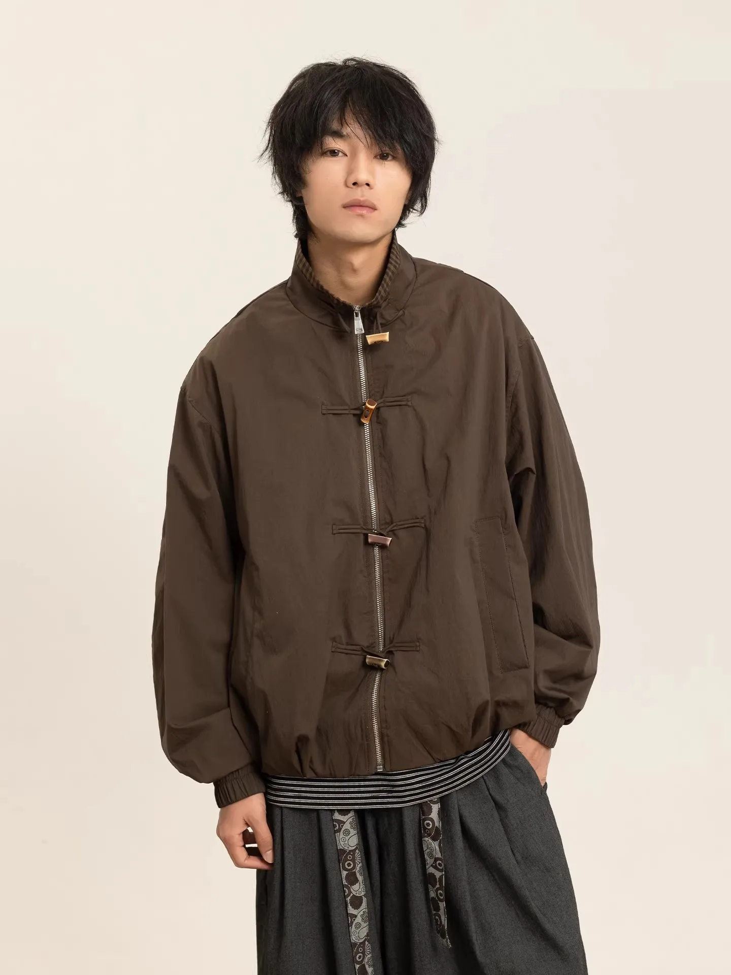 

New Retro Chinese Style Loose Fit Workwear Jacket Stand Collar Unisex Spring Autumn Trendy Design Outerwear Button Decor