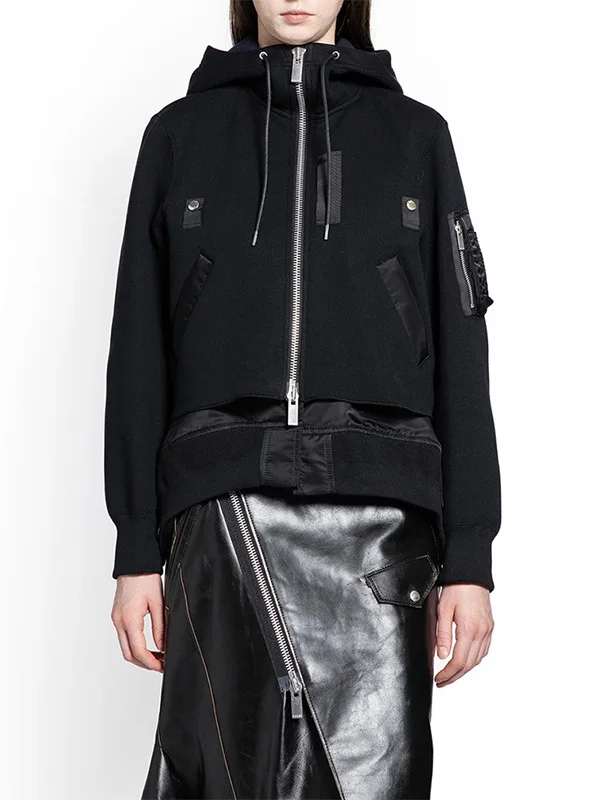 سترات قصيرة بقلنسوة على الطراز الياباني الجديد لخريف وشتاء 2025 فضفاضة وطبقات فضفاضة للنساء