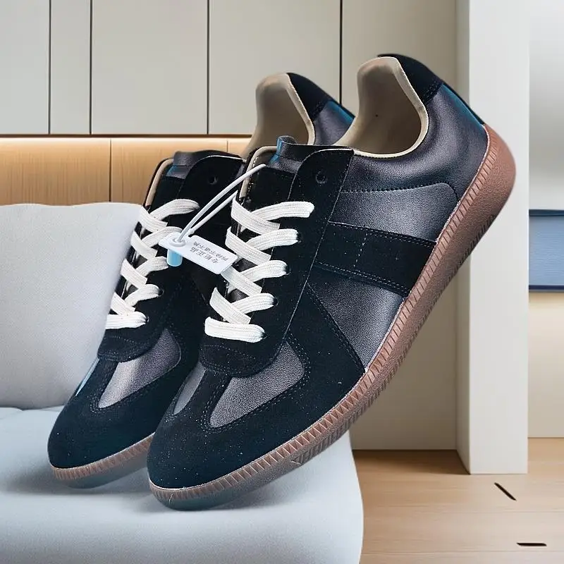 

Модель повседневных и спортивных кроссовок 2025 года с разноцветной простой подошвой, кроссовки простого стиля и универсальной посадкой.