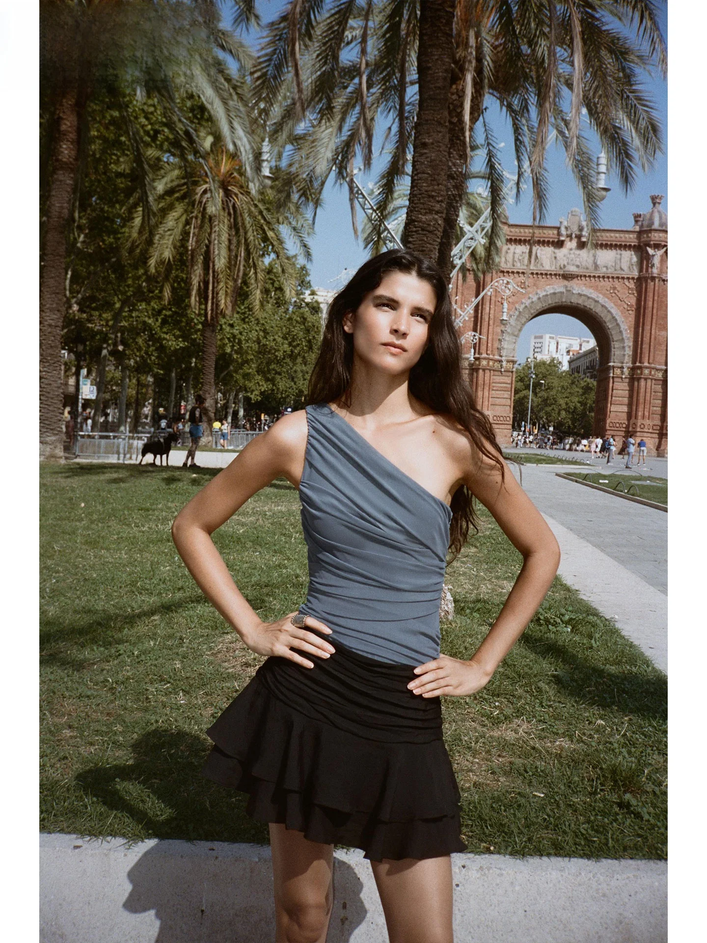 

ZAPRHA 2025 Осенний новый женский утягивающий асимметричный плиссированный комбинезон из шелковой сетки с охвами на плечах 503983, модный универсальный ...