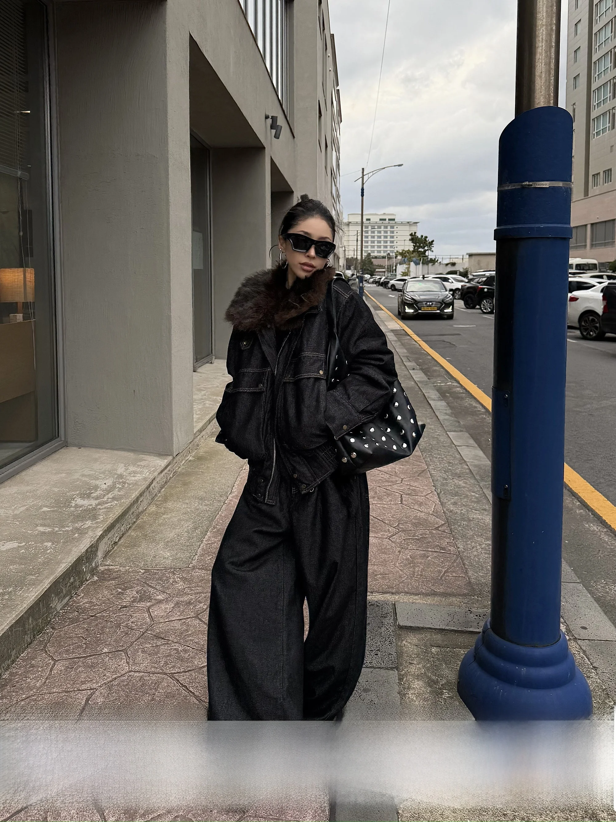 

Комплект из двух предметов: джинсовая куртка Wildern Zero с воротником без меха и на флисовой подкладке, а также повседневные брюки. Женский осенне-зимний новый винтажный стиль.