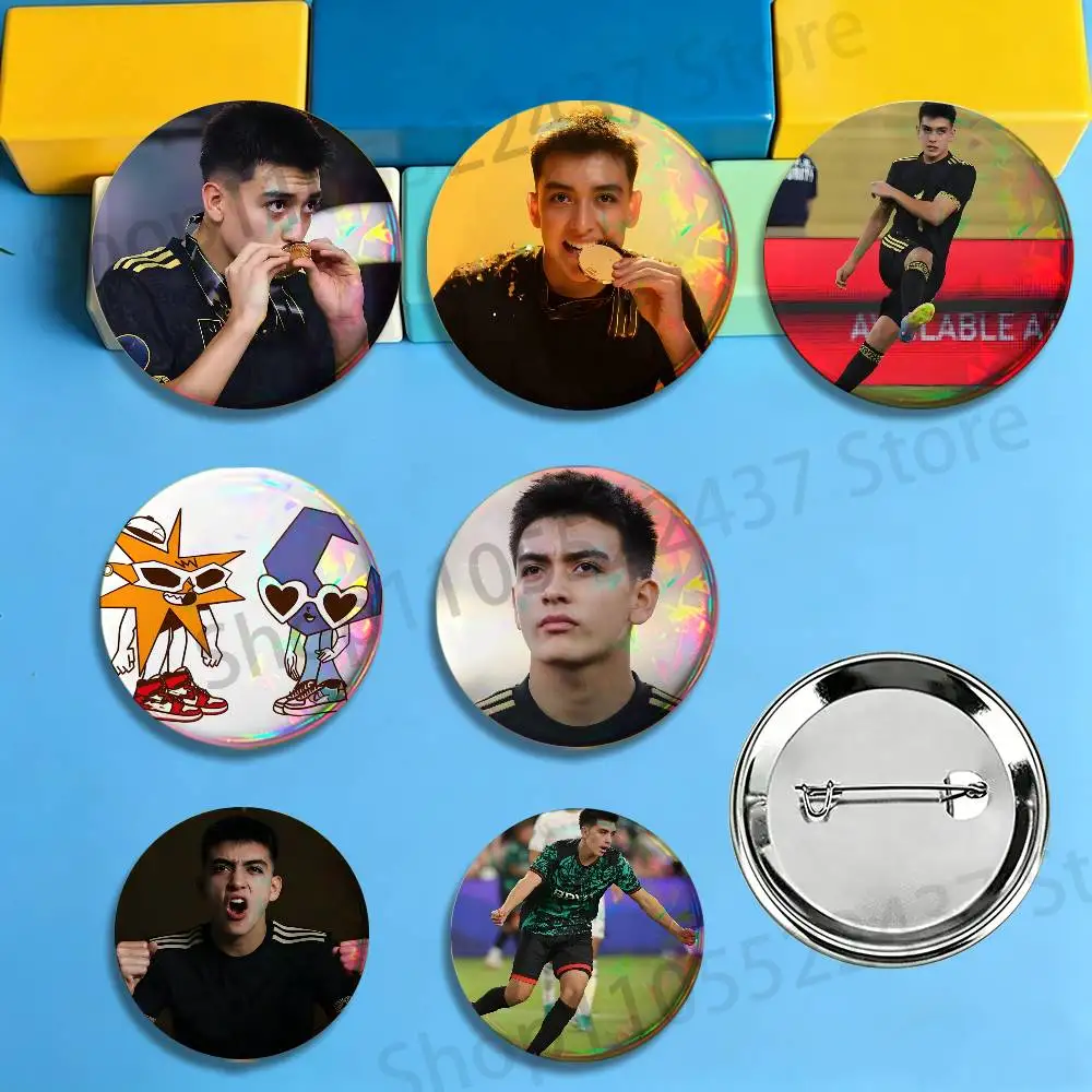 G-Gilberto Mora Football Estrella Mora Round Pins Cartoon Brooches Stylish Ornament Badge for Backpack Accessorys Gifts