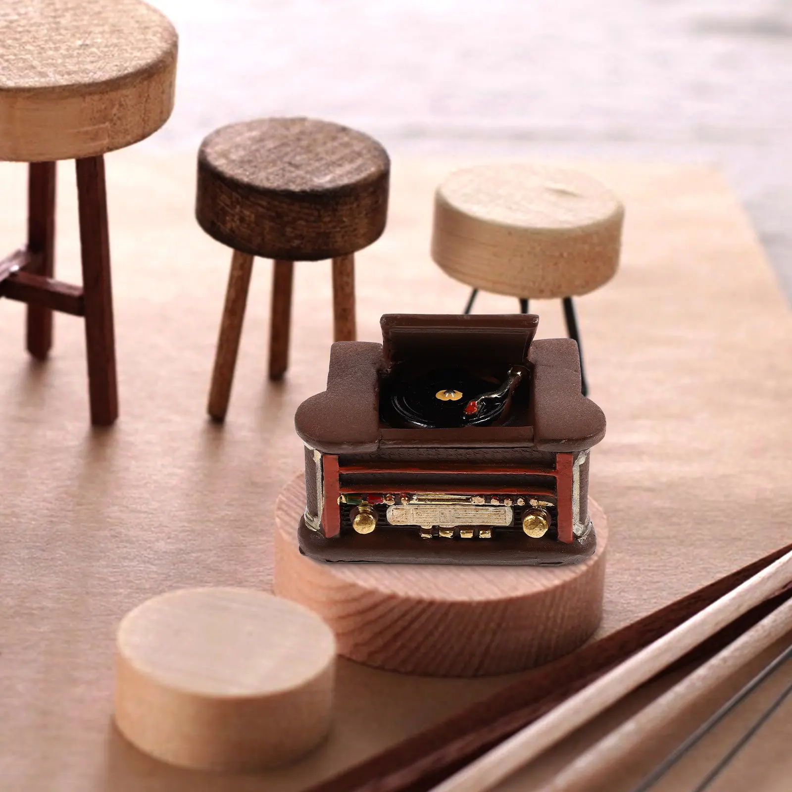 

Miniature Vintage Record Player Mini Resin Appliance Ornament for Mini House Living Room Dining Bedroom Decoration