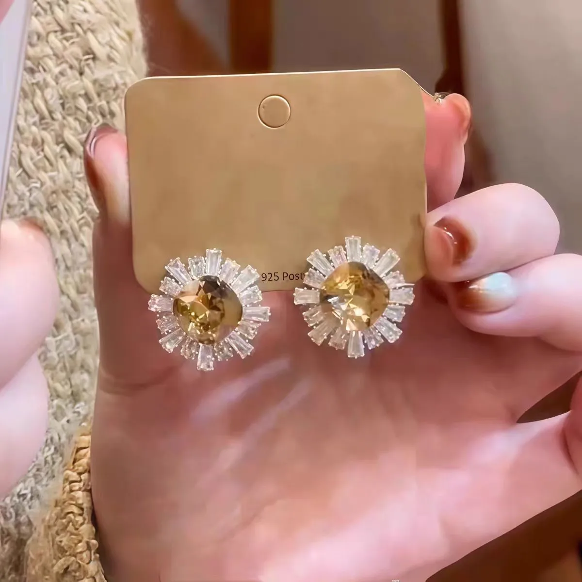 

High end feeling full of zirconium sunflower shaped earrings with fashionable temperament, popular French light luxury exquisite