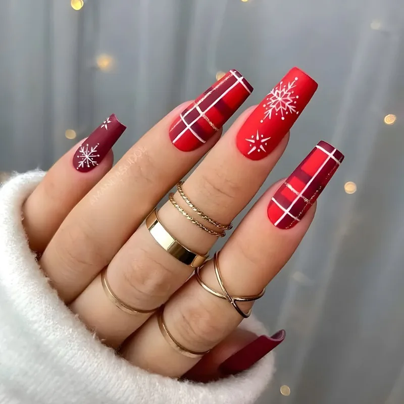 24 Pcs Christmas Long Glued Press on Nails Square Red White Snowflakes Self-adhesive Nail Tips Reusable Adhesive Wear Nail 2024