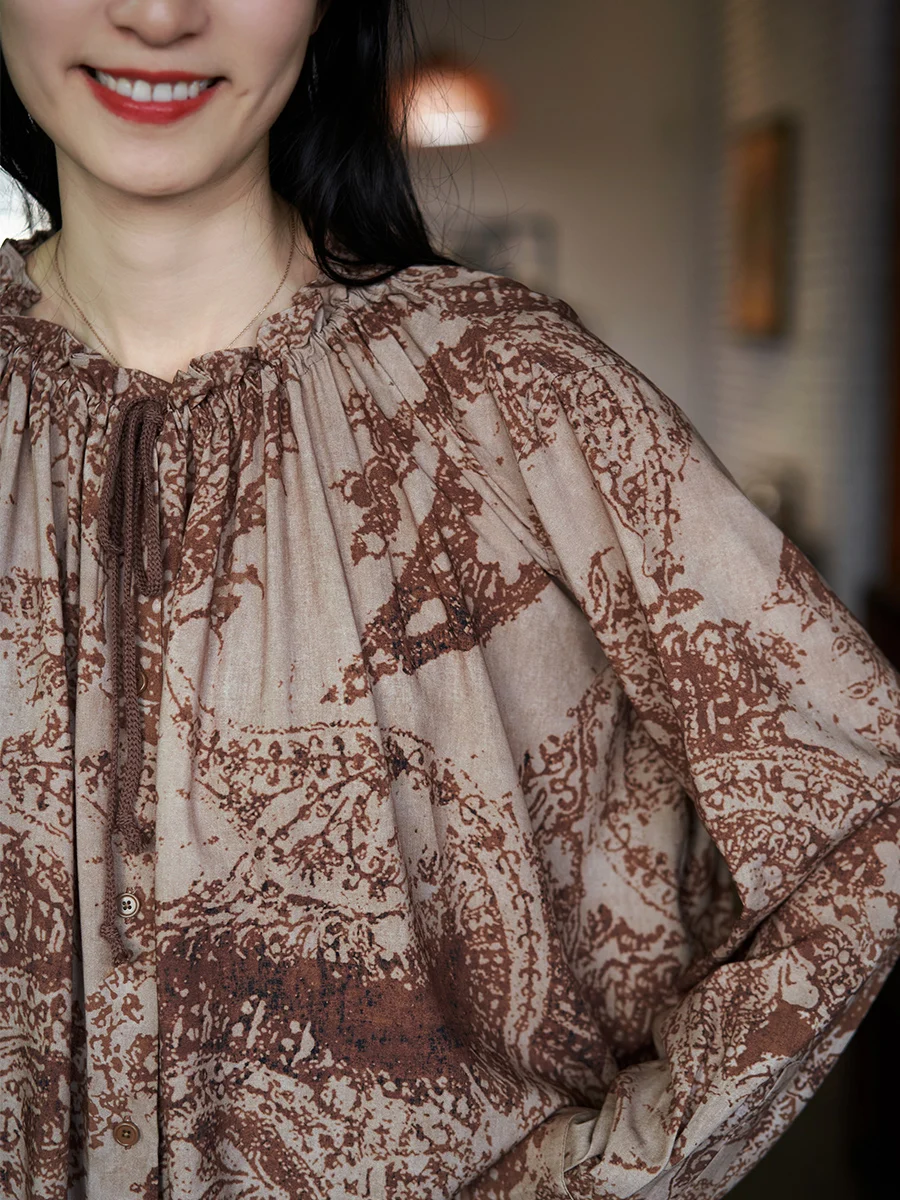 

Женский топ Freeare с абстрактным принтом, воротником JIN, одной пуговицей, регулируемым шнурком, свободного кроя, оригинальный дизайн, рукава-фонарики