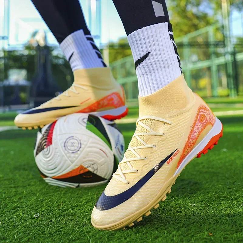 

Fashion Quality Men's Football Boots Unisex Brand Indoor Soccer Shoes Trainers Men Breathable Socks Futsal Sneakers Botas Futbol