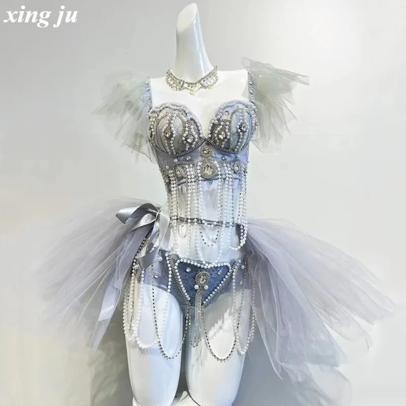 

Xing Ju Women Nightclub Sexy Costumes Luxury Gray Rhinestones Pearl Halter Tops Tutu Skirt Set Party Dance Performance Show Wear