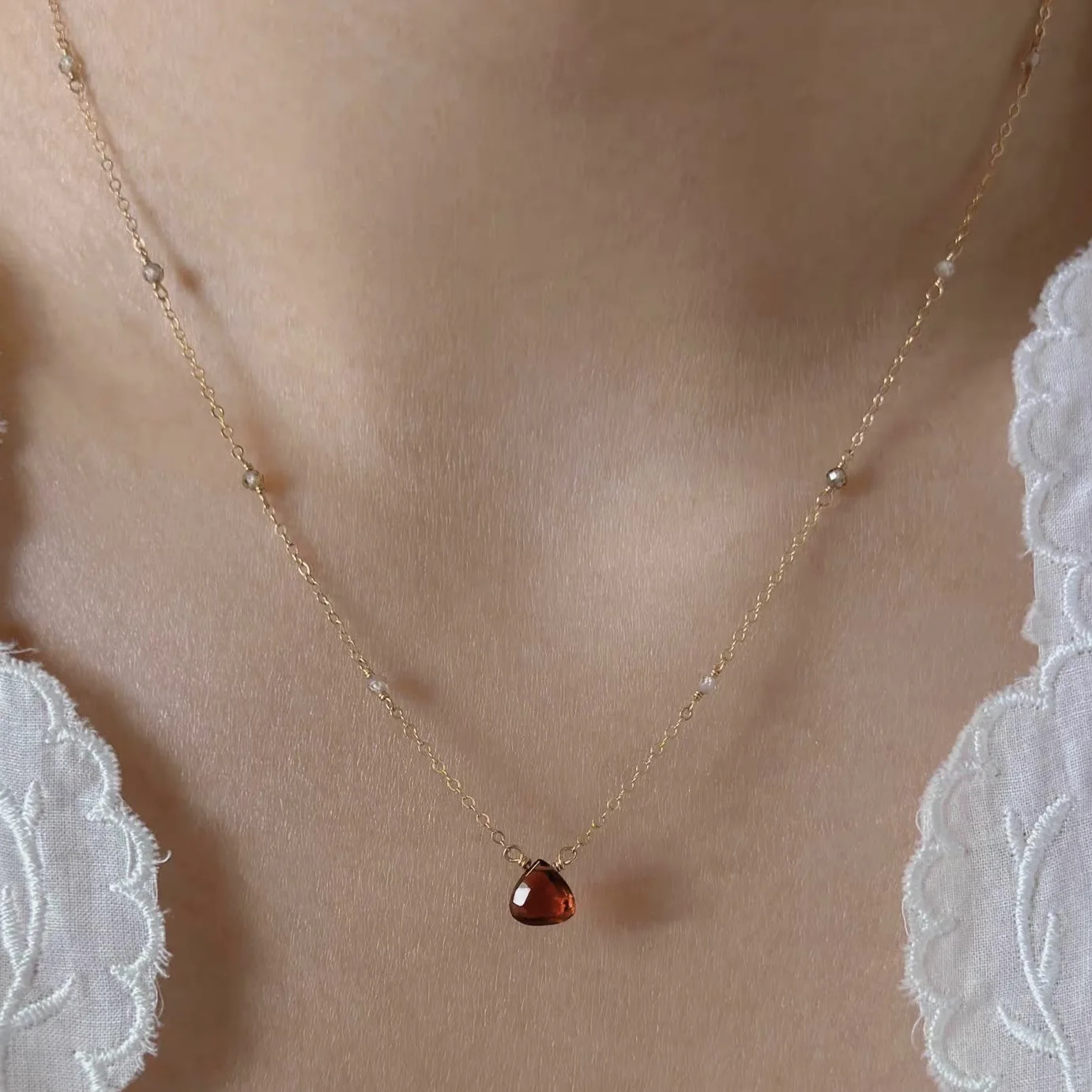

S925 Sterling Silver Vintage Inspired Garnet Faceted Zircon Necklace Elegant Luxurious Collarbone Chain Chokers