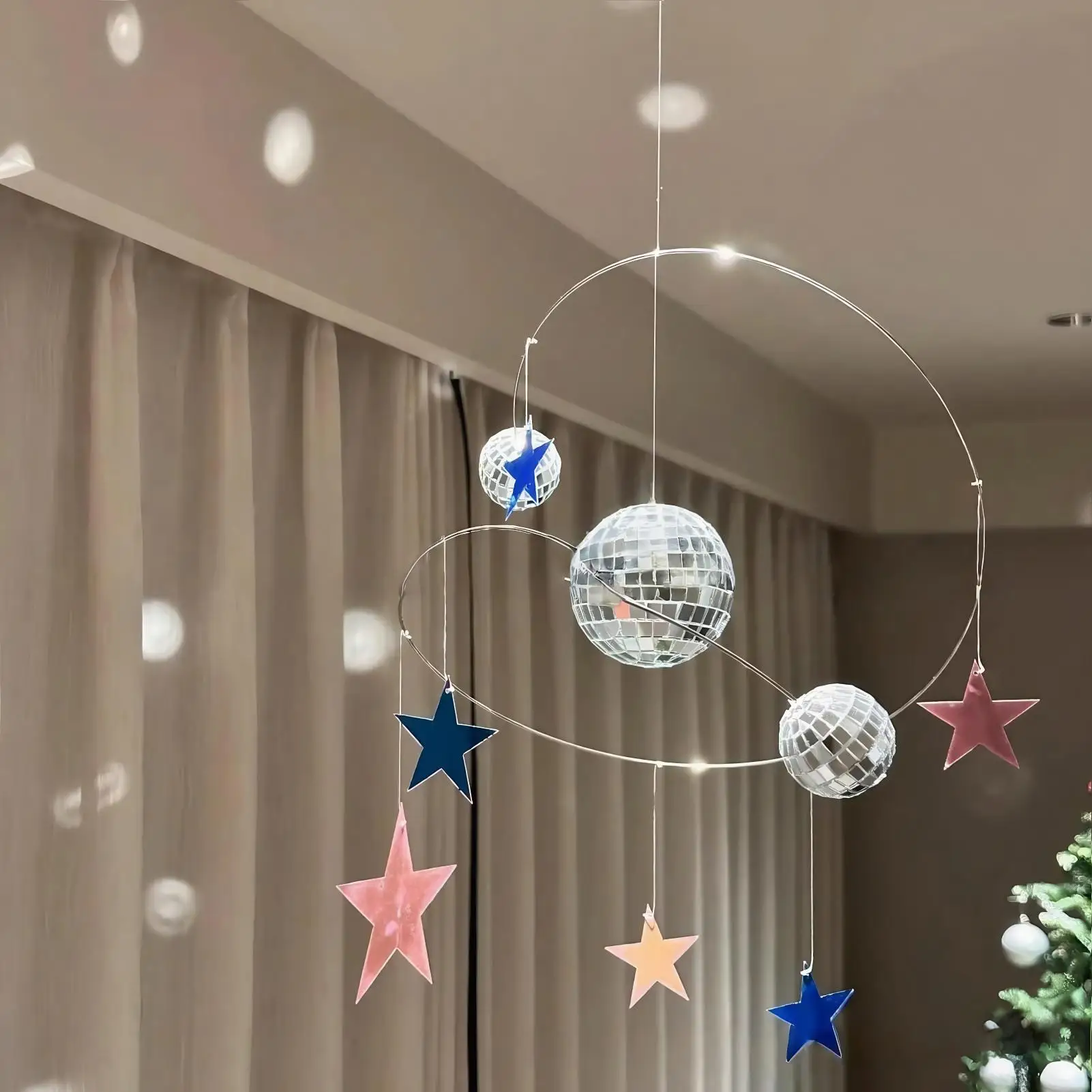 

Disco Ball Decor Spiral Window Decoration Suncatcher Reflective Stars Ornament Rotating For Indoor Outdoor Garden Party Car