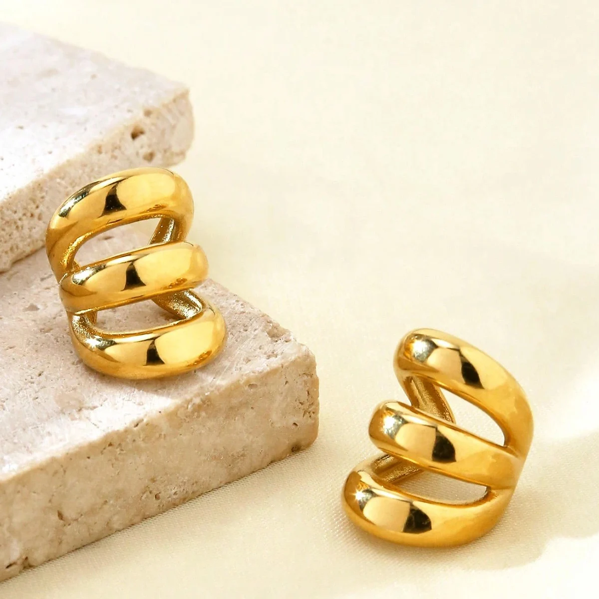 1 زوج من سبائك الذهب اللون المرأة بسيطة ومتعددة الاستخدامات ثلاث طبقات الأذن كليب غير مثقوب الراقية المتخصصة الأقراط #1