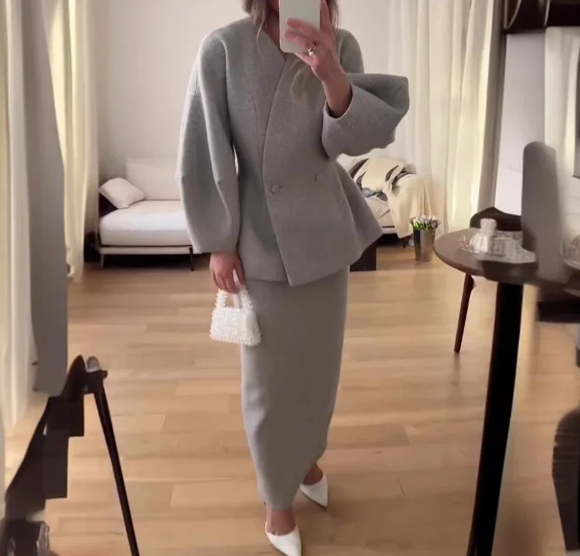 

Осенне-зимний женский комплект из двух предметов юбки с v-образным вырезом и пуговицами, свободный свитер с рукавами + тонкая юбка-карандаш с высокой талией, праздничный наряд