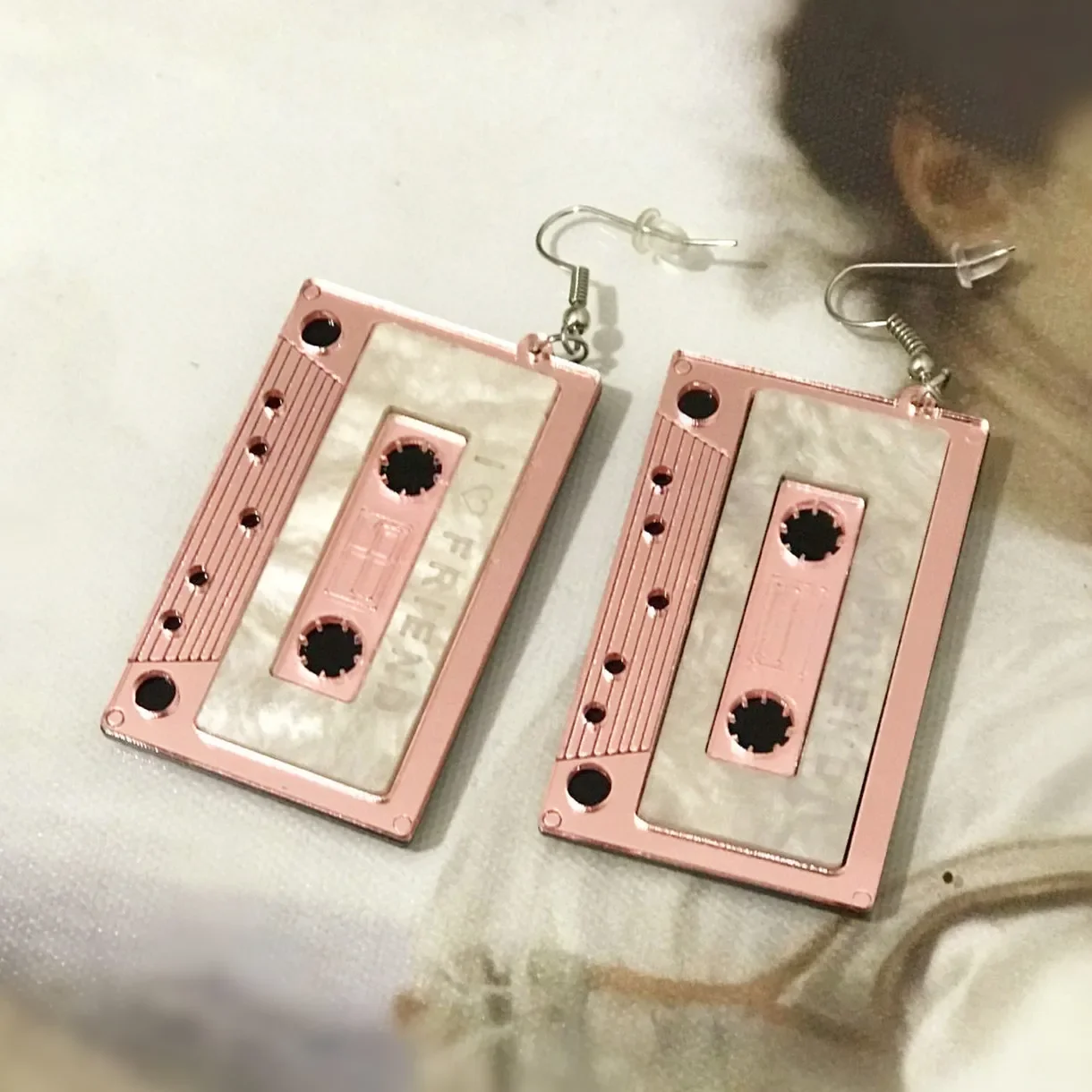 Pendientes de gota de cinta de casete para mujer, aretes colgantes de cinta estéreo Rectangular geométrica de acrílico dorado, regalo de joyería