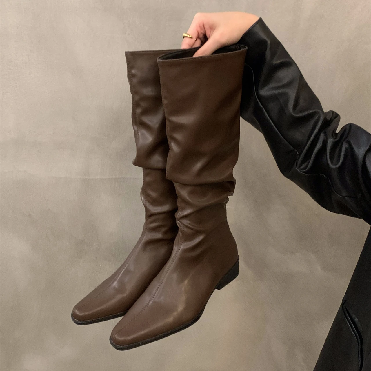 Mulheres joelho botas altas outono inverno sapatos femininos moda feminina deslizamento-em dobras de salto baixo dedo do pé redondo botas longas planas