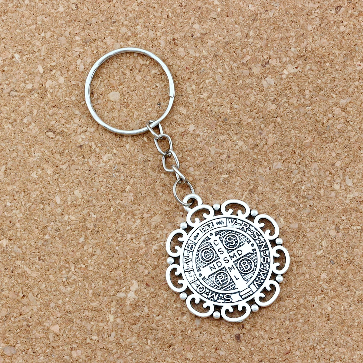 30Pcs Keychain Exorcism Flower Saint Benedict Medal Catholic Cross Keychain Travel Protection 33x83mm Pendant DIY Jewelry A-238f