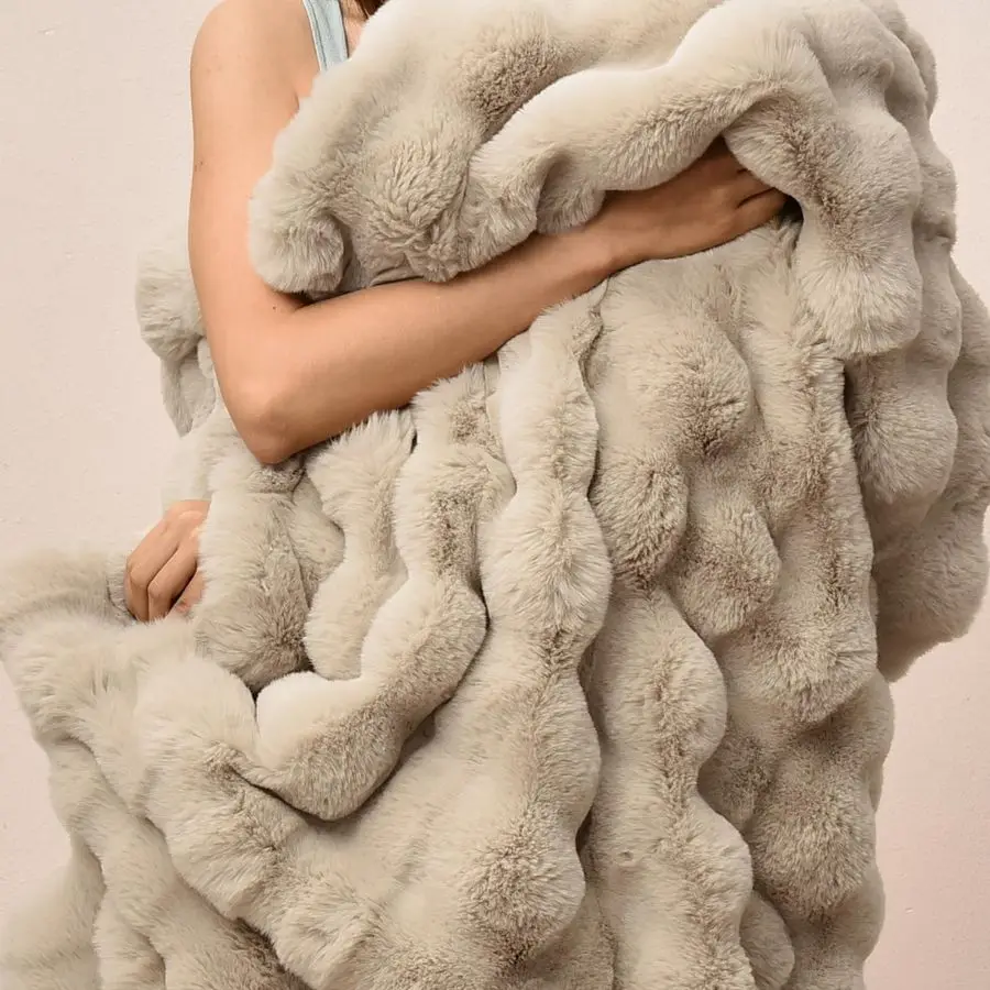 

Luxury Faux Rabbit Fur Blanket Twin Size, Ultra Soft Fluffy Plush Cozy Warm Bubble Blanket for Bed, Couch, Chair, Sofa Decorativ