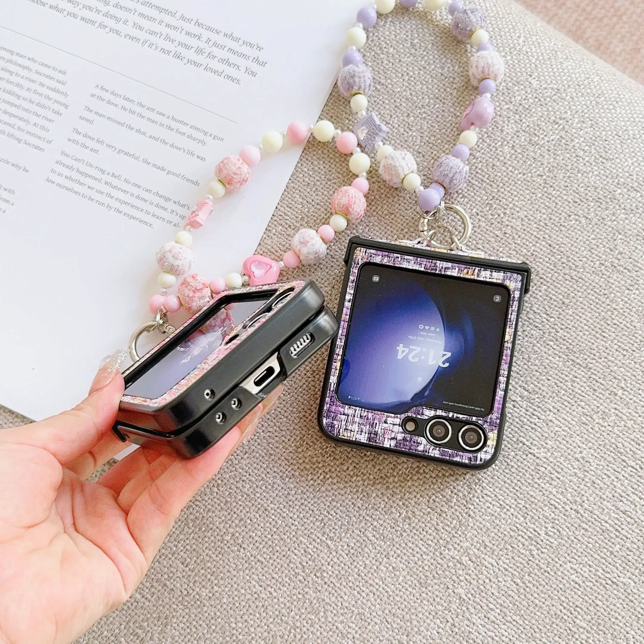 Etui na telefon Samsung Galaxy Z Flip 6 5 4 3 z błyszczącymi koralikami i paskiem na nadgarstek do Samsung Galaxy Z Flip 6 5 4 3