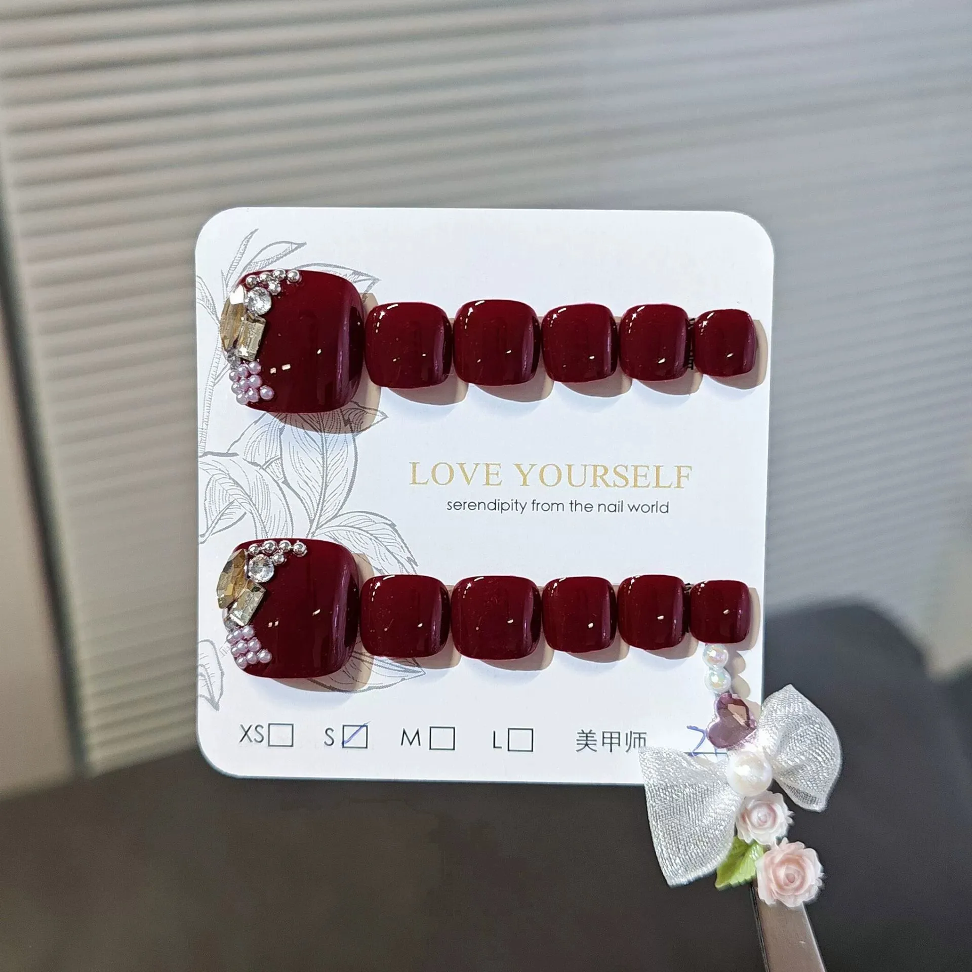 

Handmade Wine Red Phototherapy Fake Foot Nails Press On Nails Pearl Diamond Decor Temperament French False Toe Nails Short 12pcs
