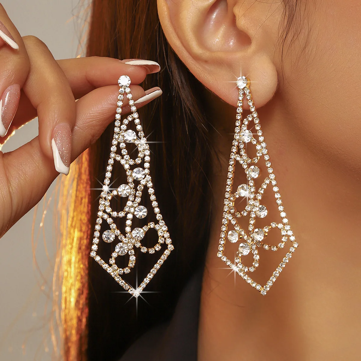 Imported rhinestones, all-copper rhinestone stud earrings, geometric hollow earrings, star tassel earrings of the same style, wo
