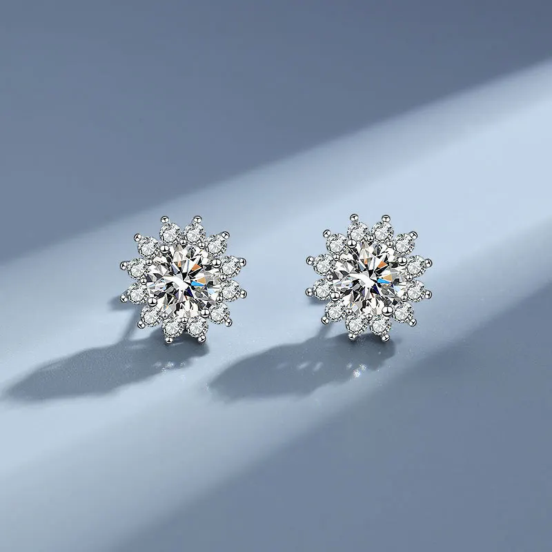 

Platinum Bestseller Sunflower-Shaped Diamond-Studded Moissanite Earrings