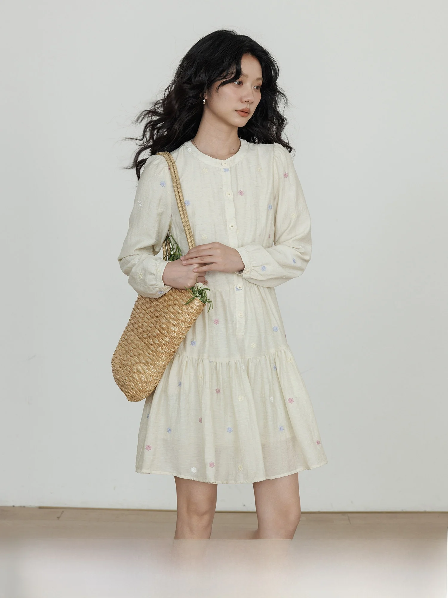 

Новая женская весенняя повседневная юбка из мягкого льна с вышивкой, свободного кроя, с круглым вырезом и длинными рукавами