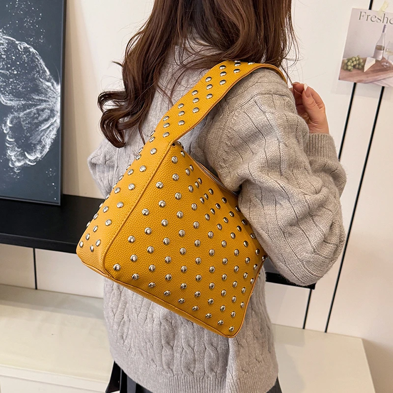 Modische Sling-Handtaschen, Shopper-Tasche, Nieten-Design, Hobo-Schultertaschen, 2024, schwarzer Punk-Stil, Unterarm-Schulter-Handtasche und Geldbörse – Detail 29