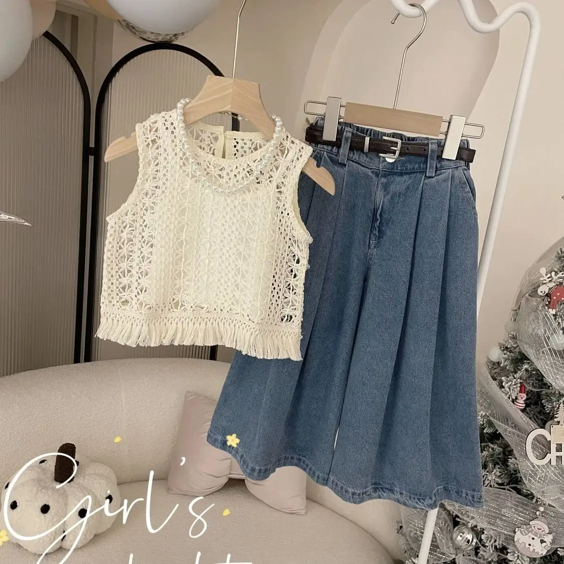 

Girls' Summer Clothing Set 2025 New Korean Version Children's Vest Strap Top Jeans 3 Piece Set
