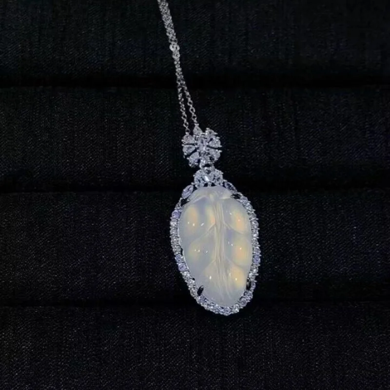 Natural Chalcedony Ice-likeACargo Leaf Pendant925Silver Inlaid Chalcedony Descendants of the Rich Pendant Ice White Fluorescent