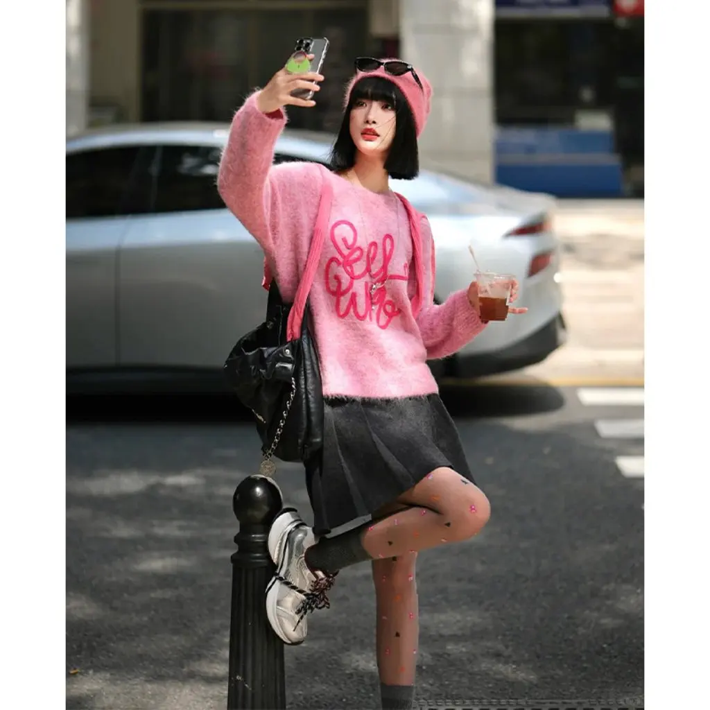

Women's Wool Blended Pink Letter Knitwear Loose Warm Autumn Winter Top New Lazy Style Fashionable Casual Sweater
