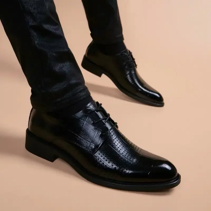 Zapatos de vestir para hombre, calzado oficial de cuero con punta estrecha, color negro, para oficina, Social, a bajo precio, tendencia de fiesta, novedad de 2024