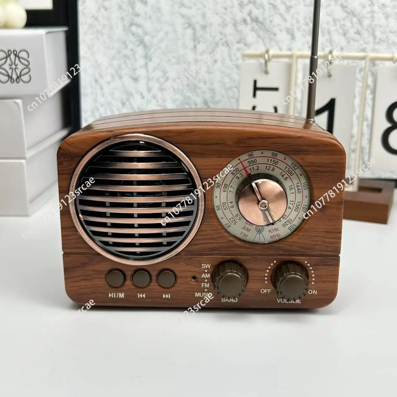 

Ретро-радиоприемник с поддержкой всех диапазонов, портативный плеер с Bluetooth-колонкой, слотом для карт, компьютерной аудиосистемой и элегантным декоративным дизайном