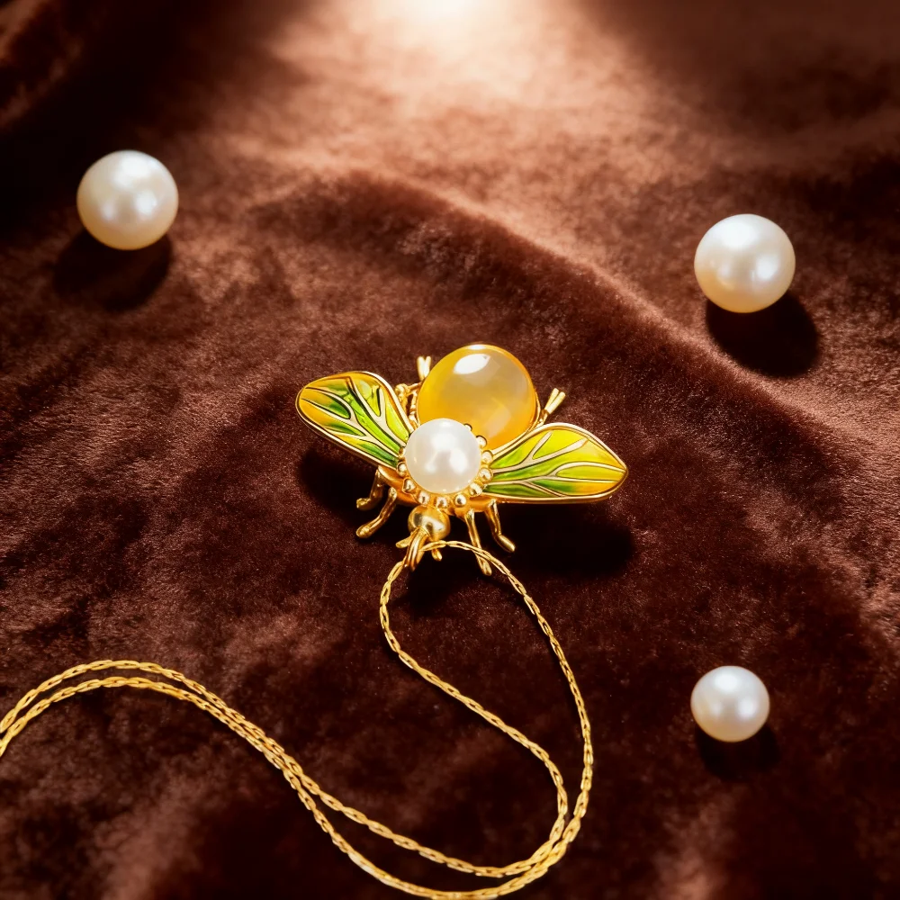 

Boho Cute Bee Pendant Necklace Gold Plated Enamel Pearl Animal Jewelry Trendy Statement Gift for Women Party Daily Wear