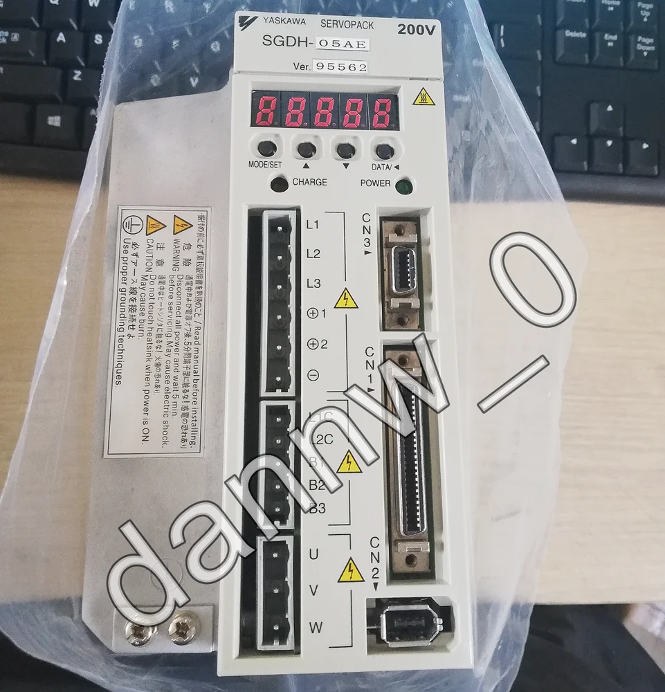 1PC New in box Yaskawa SGDH-05AE Servo Drive