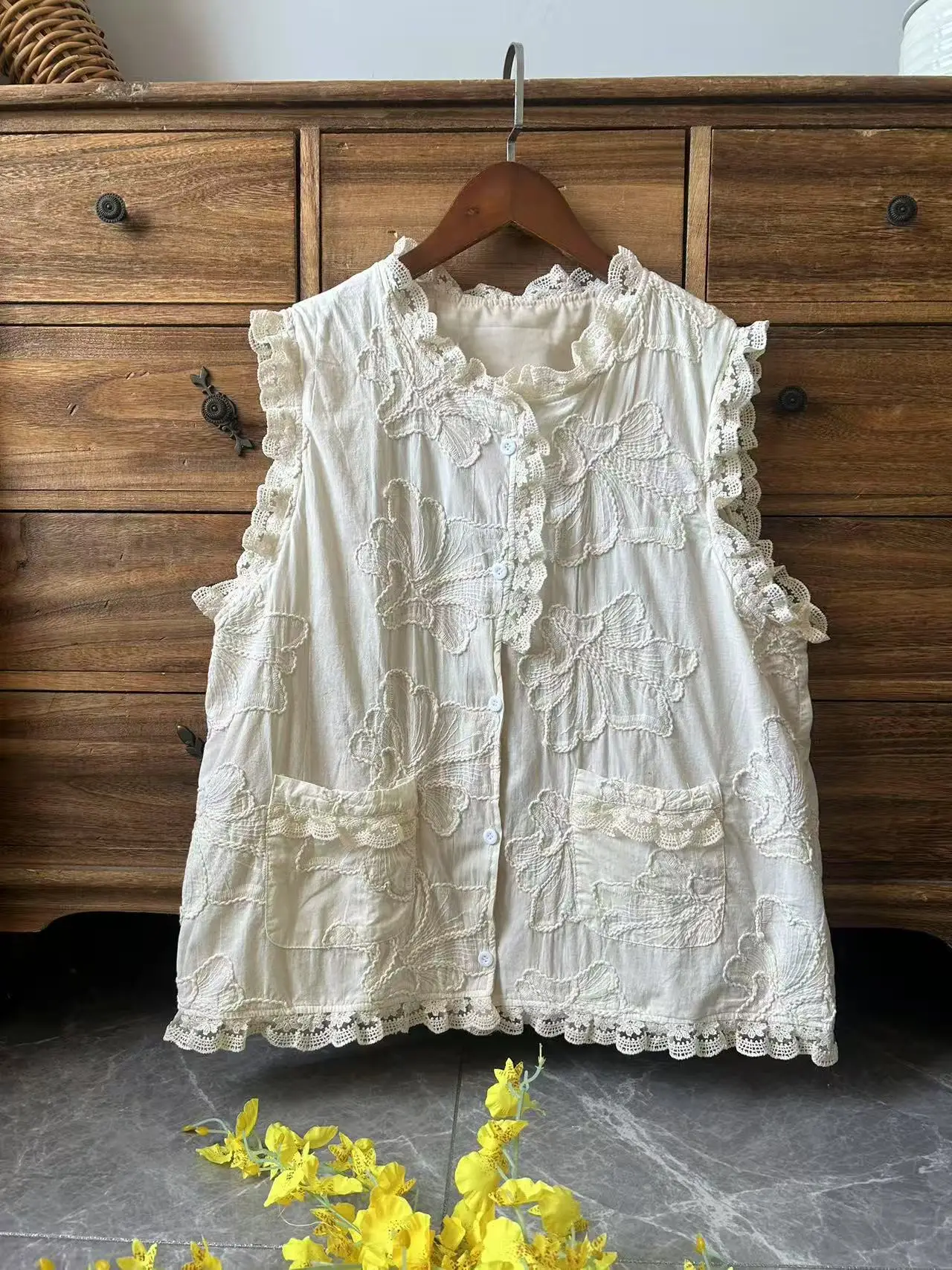 

Japanese Mori Girl Style 100% Cotton Stand Collar Lace Embroider Vest for Women Sweet Chic Sleeveless Shirts and Blouses