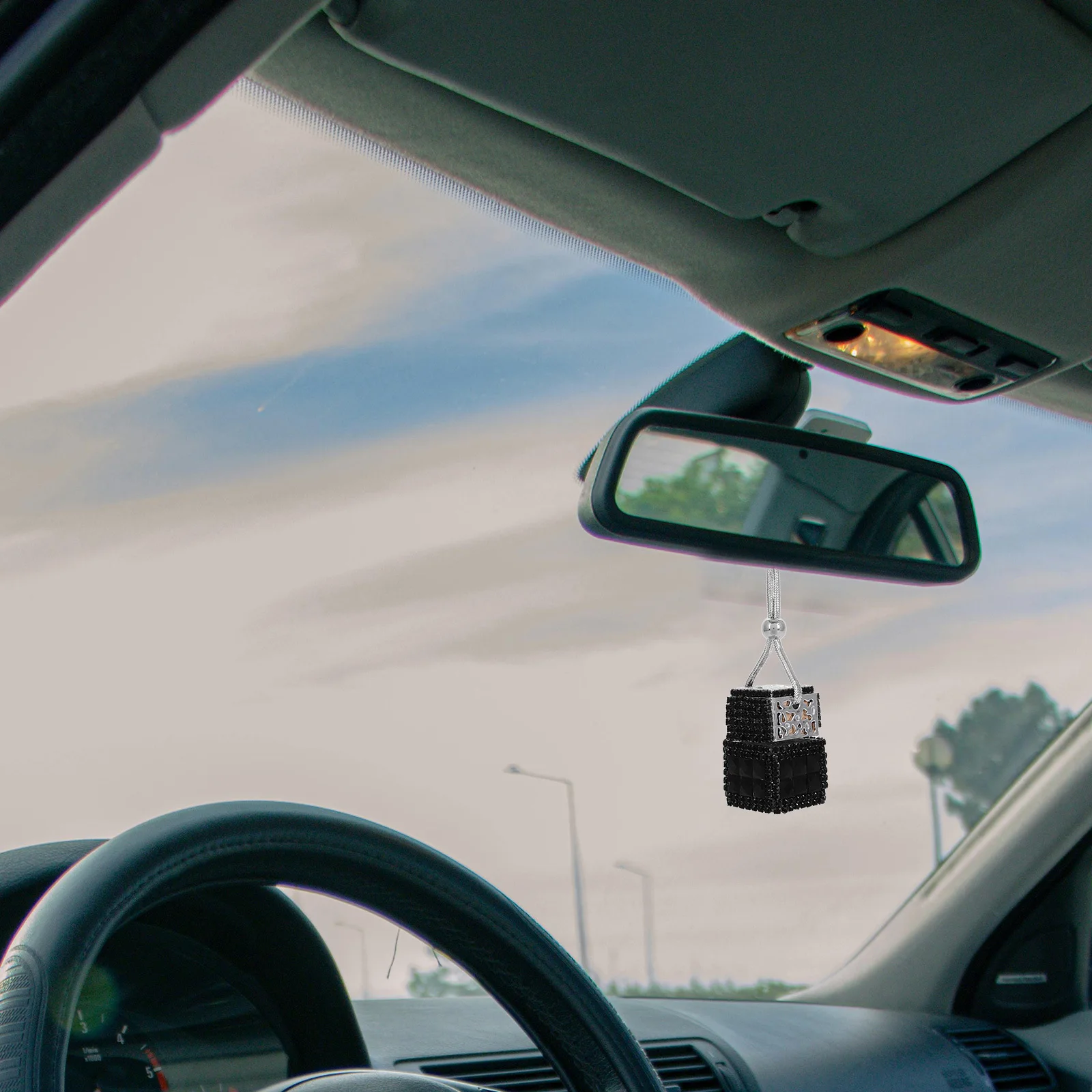 

Car Perfume Hanging Ornament Diamond Crystal Refillable Diffuser Auto Interior Air Freshener Universal Rearview Mirror