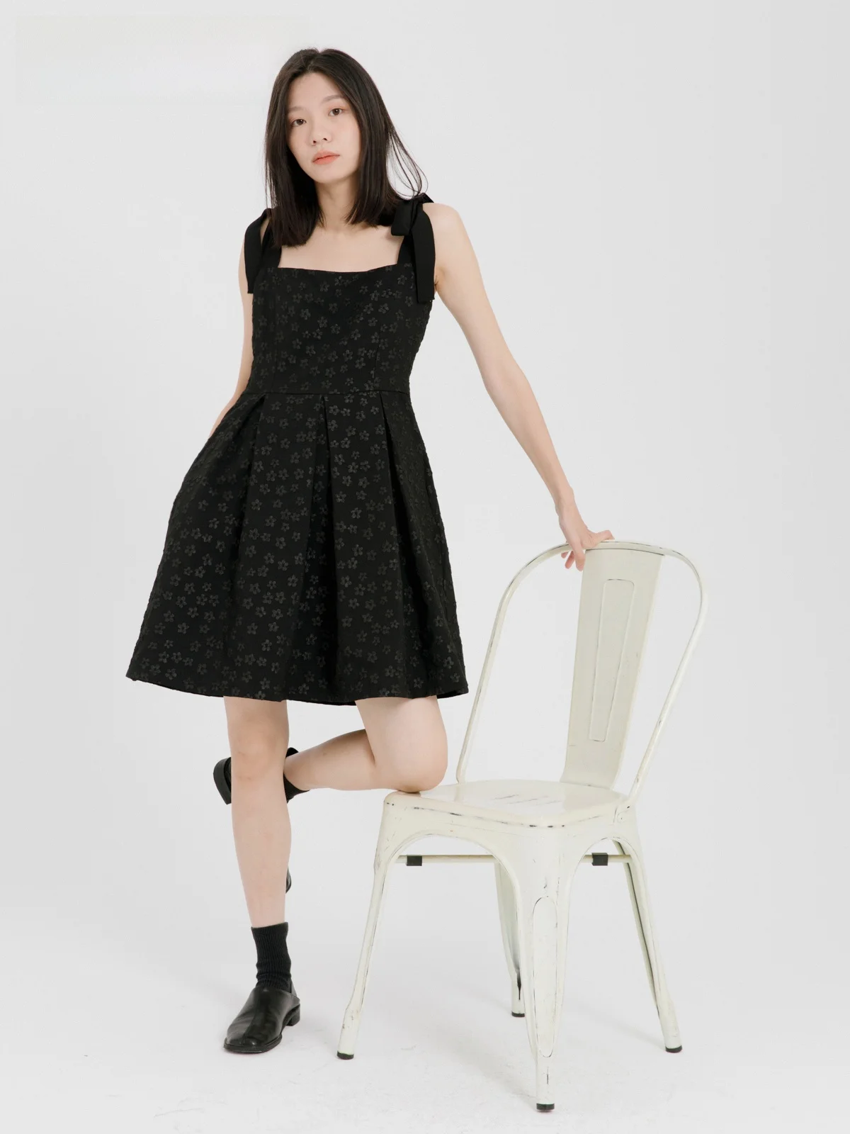

High Waist A-Line Dress with Shoulder Straps Embossed Floral Pattern Slimming Design Elegant Style for Young Women Summer Fas...