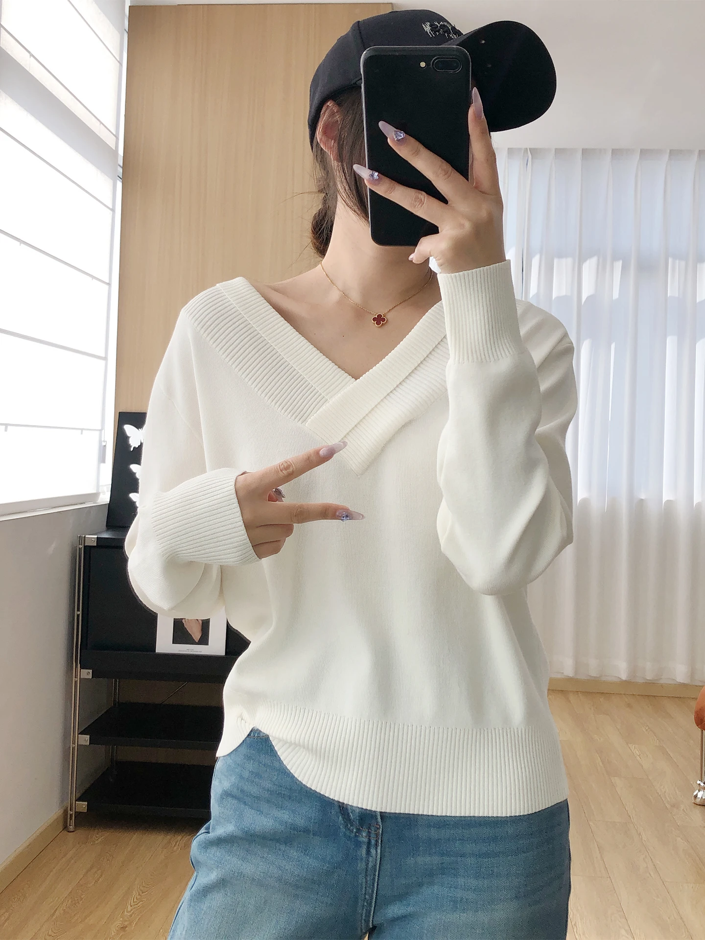 

Soft Skin-Friendly Ice Silk Long Sve Knitted Sweater Women's Loose Slim Fit V-Ne Spring Autumn Casual Sle Regular Thic...