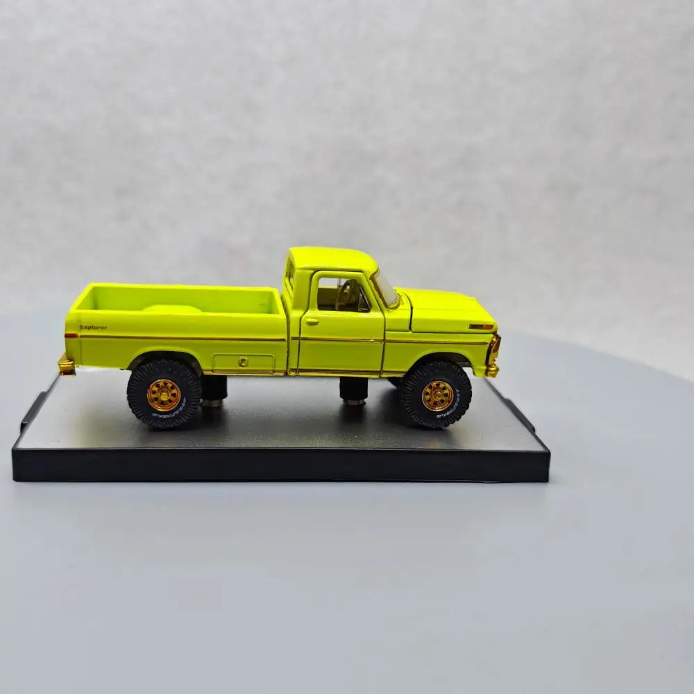 M2 Machines 1/64 1972 Ford F-250 Explorer 4*4 Yellow Gold hub Die-cast alloy car model collection display child gift