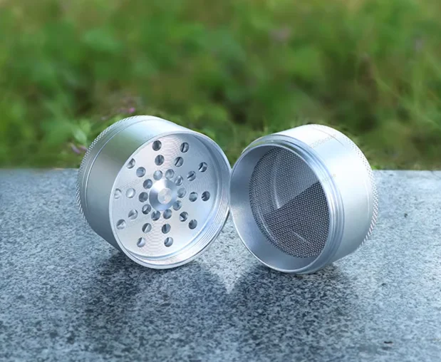 new four-layer 63mm aluminum alloy smoke grinder toothless turbine metal shredded tobacco grinder
