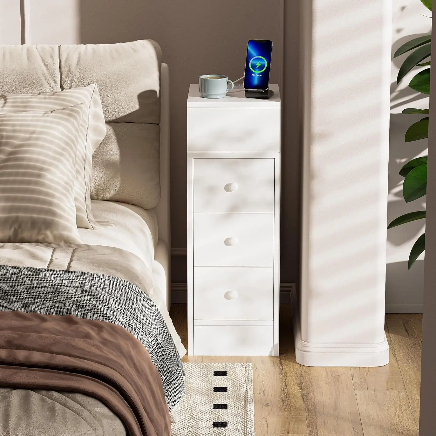 Mesita de Noche Estrecha con Enchufe Mesitas de Noche Estrecha con 3 cajones y 2 Comparitementos de Almacenamiento Mesa Auxiliar #1