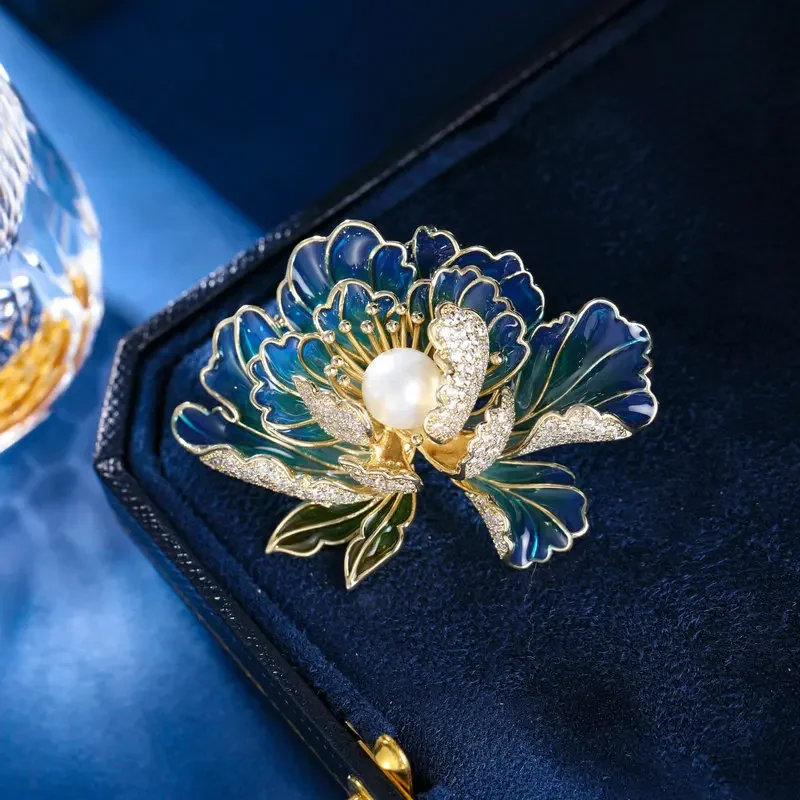 A peony brooch with a grand design sense, noble and elegant style, and an elegant and refined cheongsam accessory