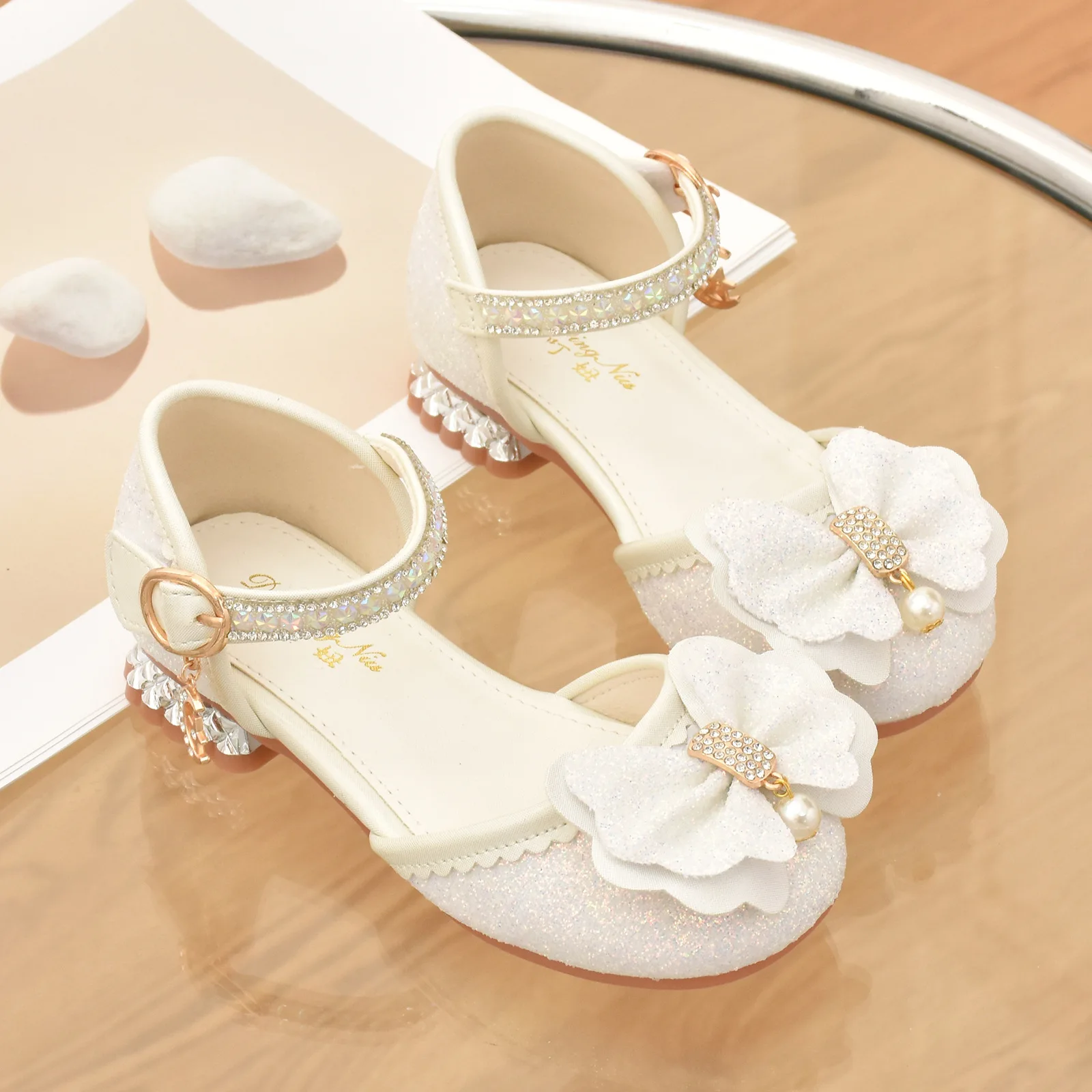 

Children Leather Shoes Girls Sandals Round-Toe Soft-Sole Princess High Heel Student Crystal Wedding Dance Party Performance Shoe