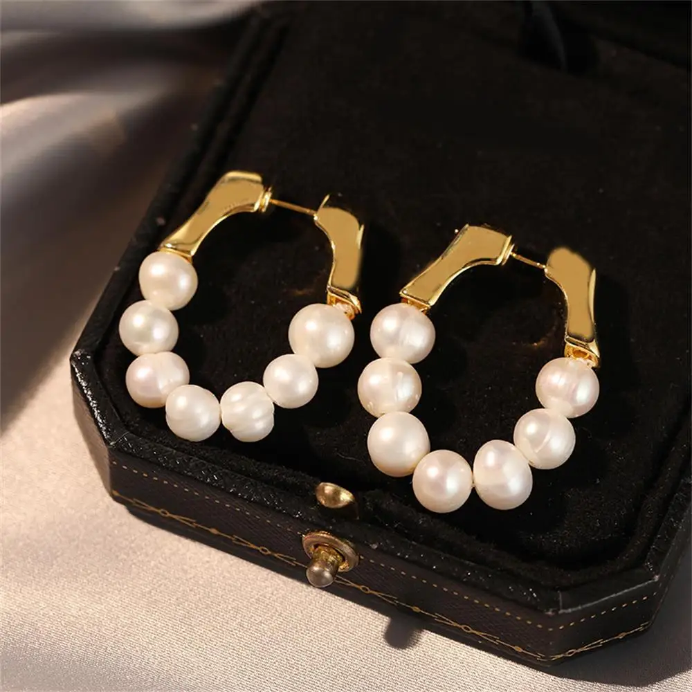 

New style women's earrings - minimalist design with freshwater pearls, unique and versatile accessories for all occasions.