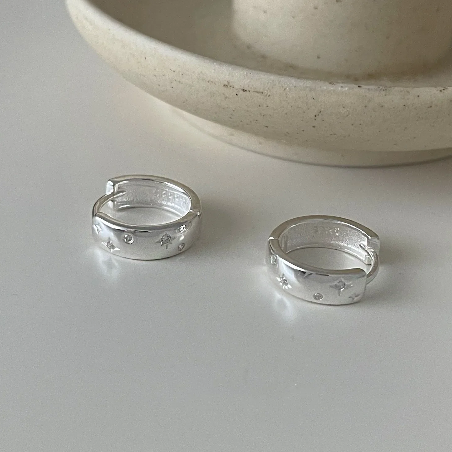 

Серьги-кольца из стерлингового серебра 925 пробы с цирконами в форме звезды для женщин, широкие, универсальные, для офиса, подарок на день рождения, дропшиппинг