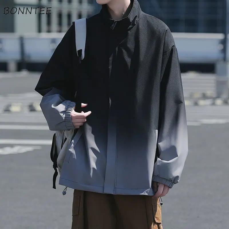 

Autumn Jackets Men Gradient Color Windbreak Waterproof Streetwear Casual Coats Handsome Cool Outwear Zipper Pockets Fashion New