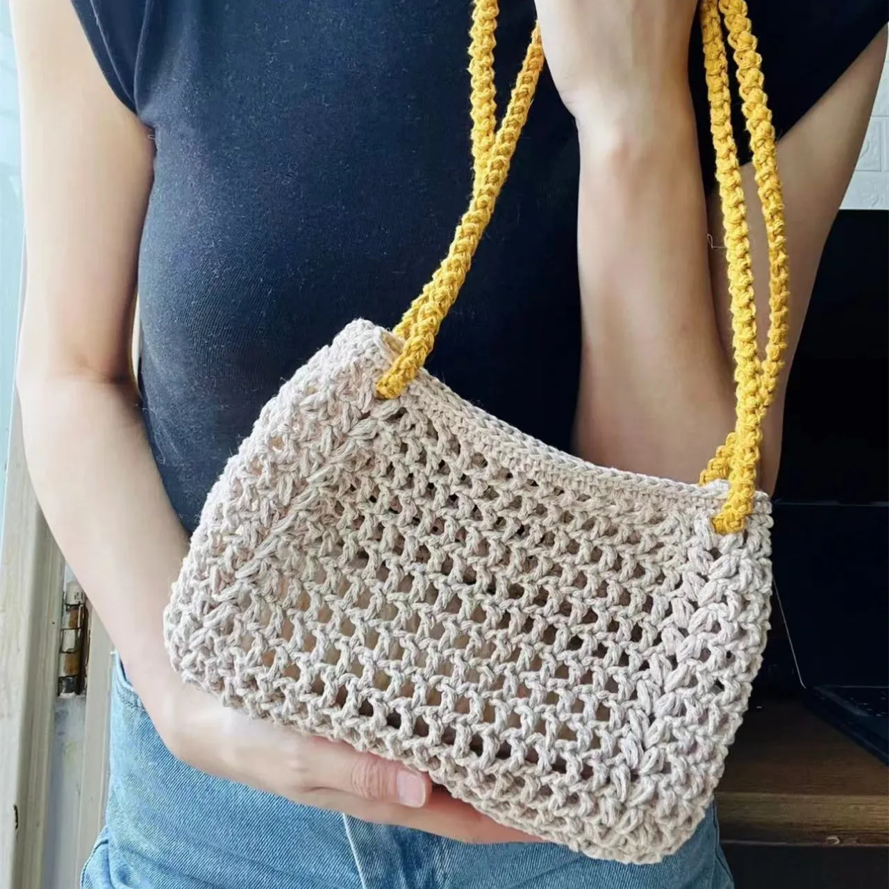 Small and Exquisite Mobile Phone Bag Handmade Hooked Weave Fashion Crossbody Bag Single Shoulder Bag Women's Storage Bag